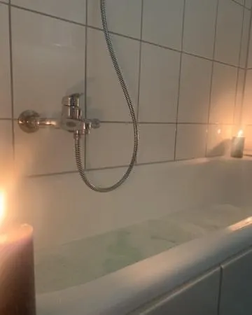 Grosse Moderne Ferienwohnung, Zentrale Ruhige Lage Apartment *